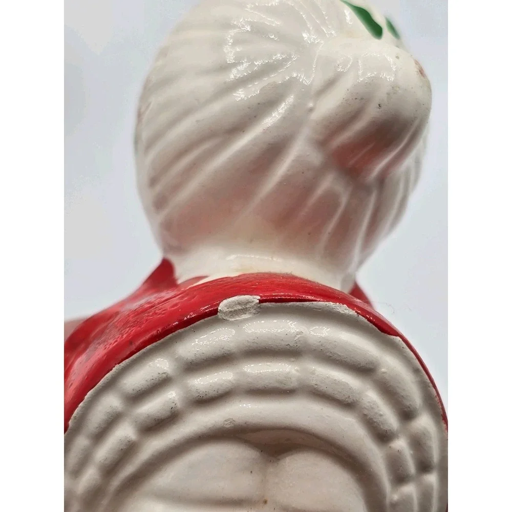 Vintage Mr. and Mrs. Santa Claus  Salt Pepper‎ Shakers Kissing Ceramic